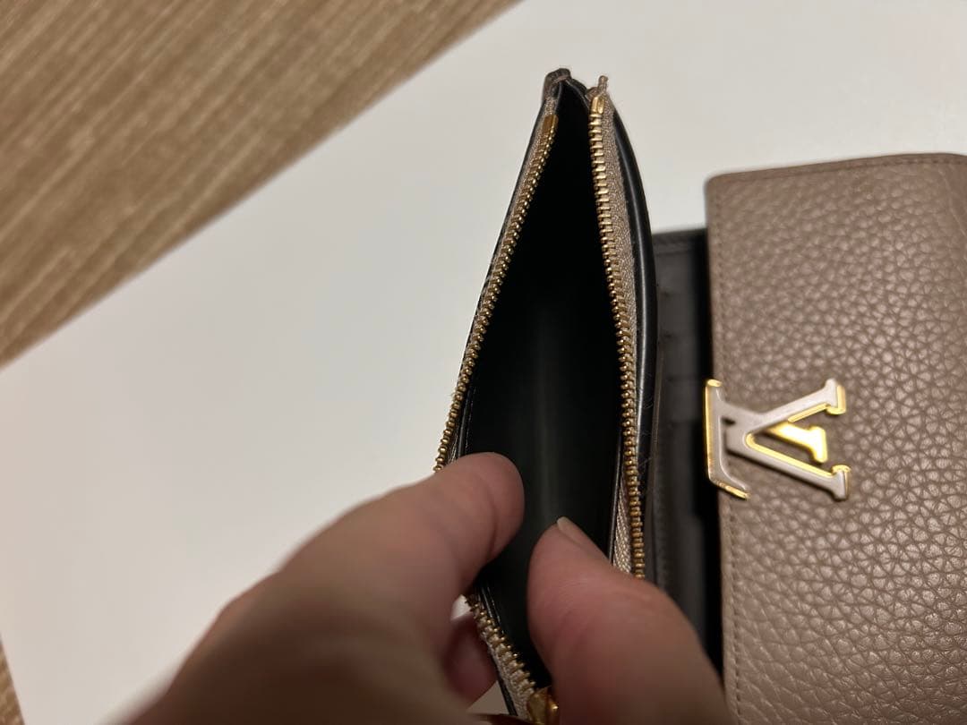 LOUIS VUITTON ポルトフォイユ　カプシーヌコンパクト　三つ折り財布