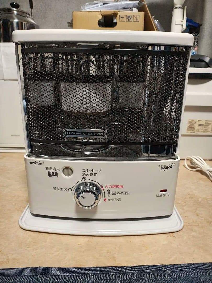 24年製　ダブルクリーン石油ストーブ　TOYOTOMI　RC-S2824