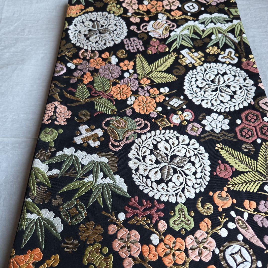 ハレの日に　宝尽くしと雪持ち松竹梅柄　唐織の袋帯