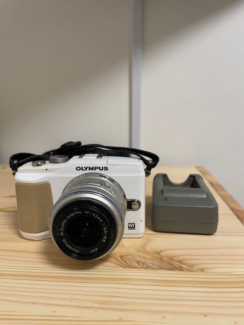 OLYMPUS E-PL2 ホワイト 本体と充電器