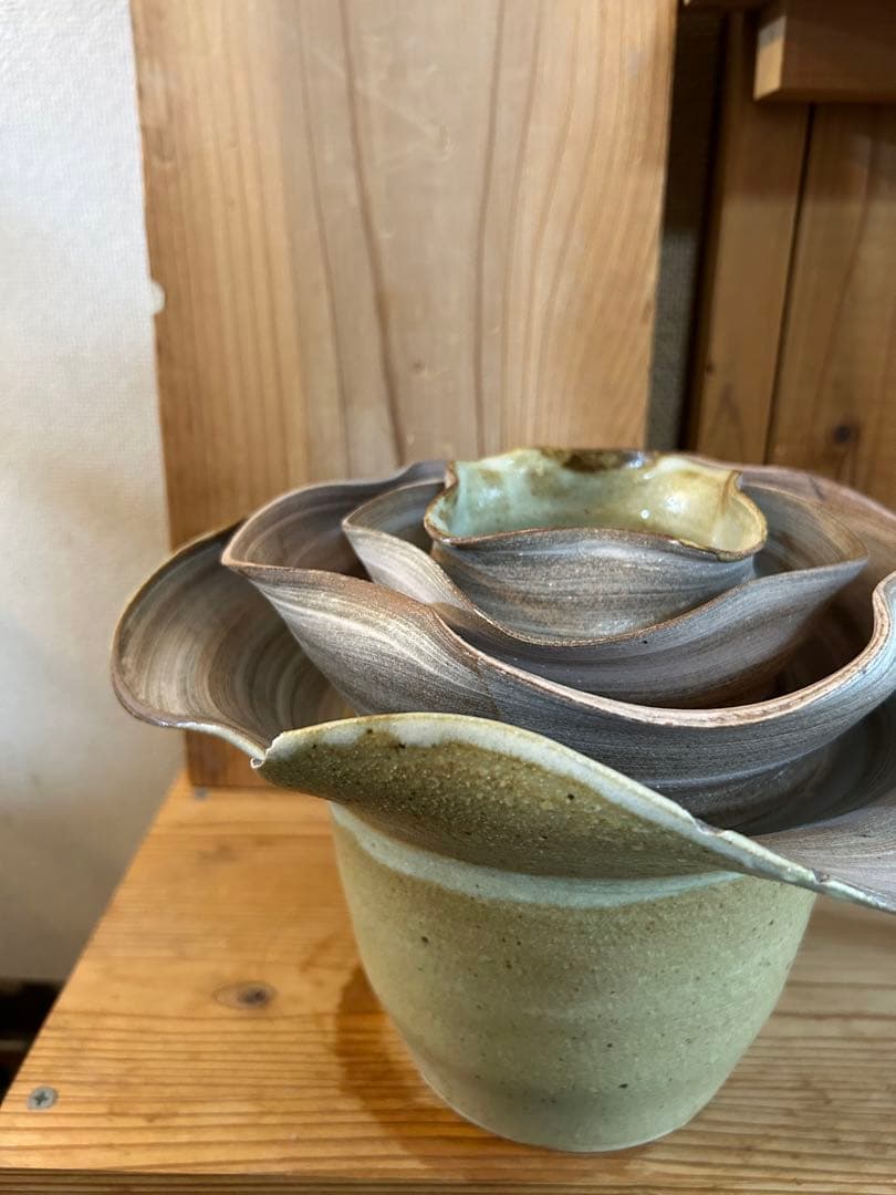 陶芸作家　やきもの　花器　花瓶　白石和宏　娘　白石阿衣