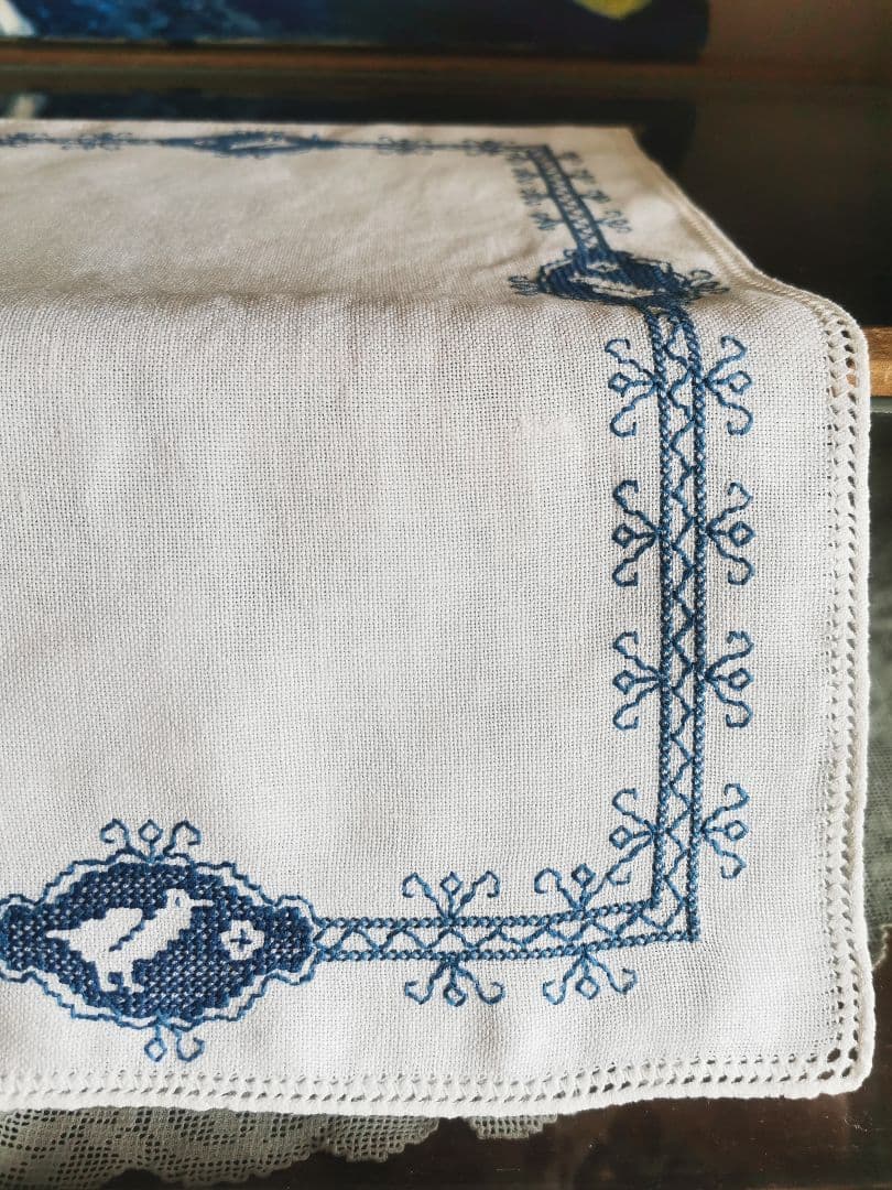 アンティークフランス 青い鳥のクロスステッチ刺繍 青糸刺繍ランナー リネンクロス