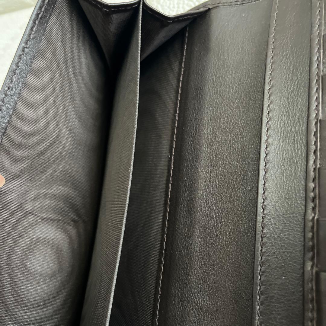 GUCCI 財布　ブラウンレザー 二つ折り財布　型押し