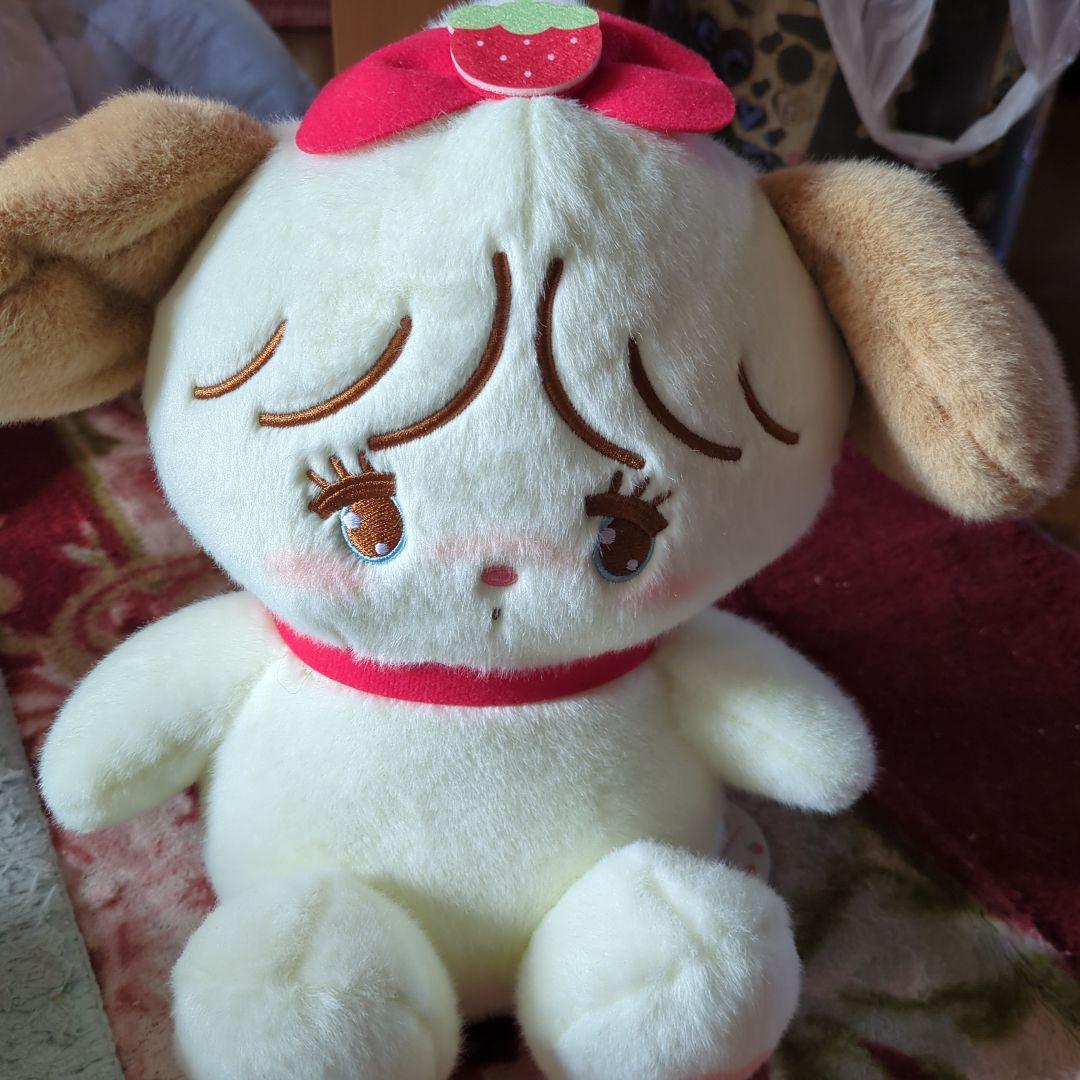 クリーム色のぬいぐるみ（リボン、赤いいちごリボン）