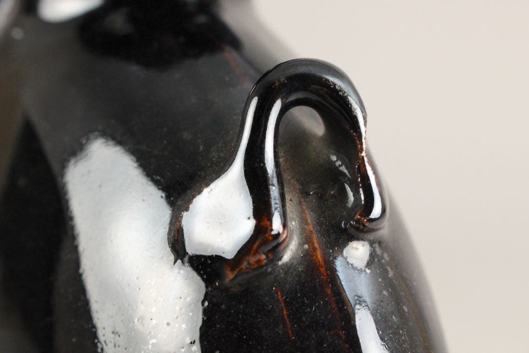 No4476 中国美術　磁州窯　黒釉葉文扁壷　木製台/木箱付　花器　送料無料