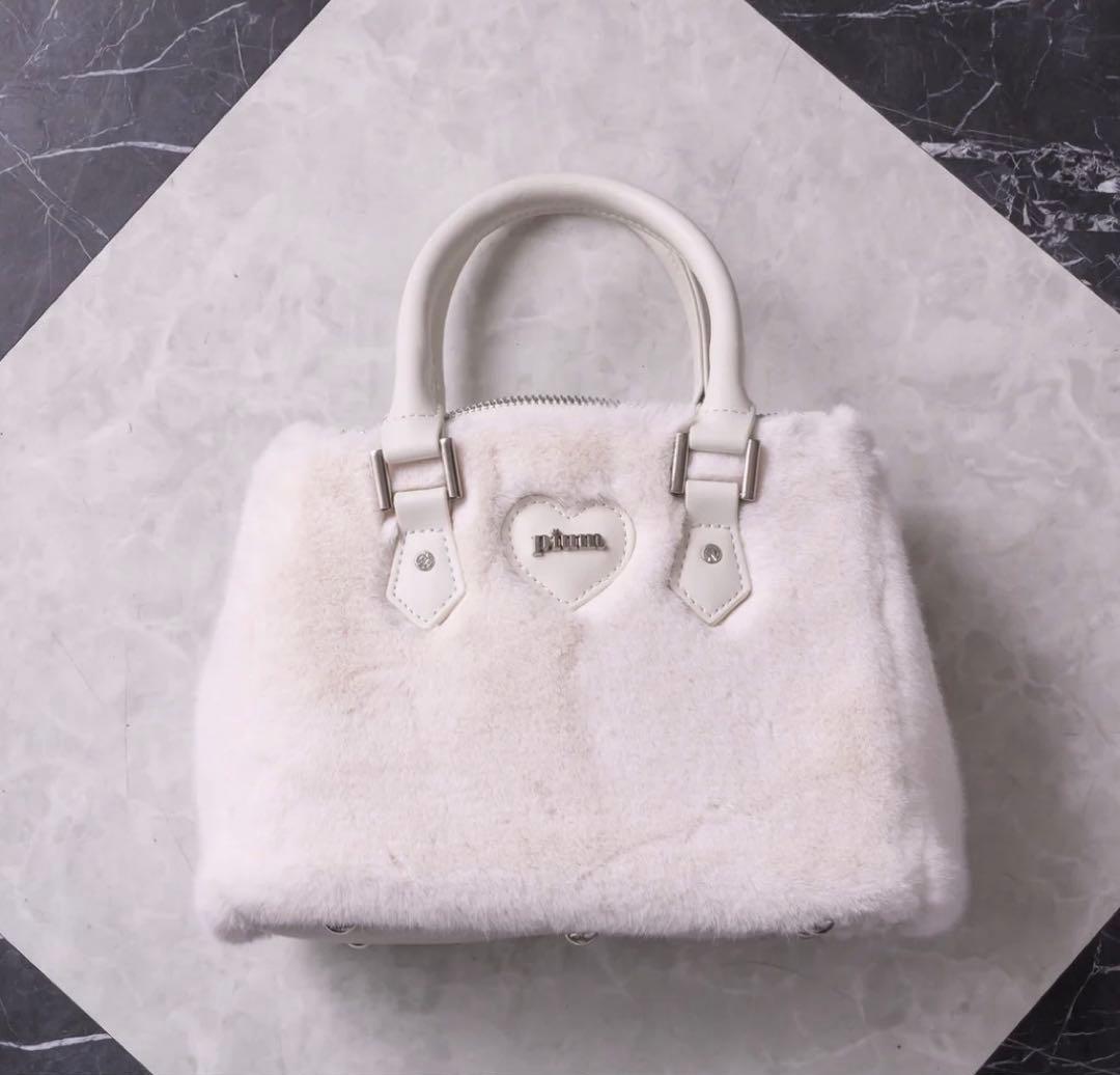 pium ピウム ビジューチェーン付きハートファーバッグ ホワイト 白