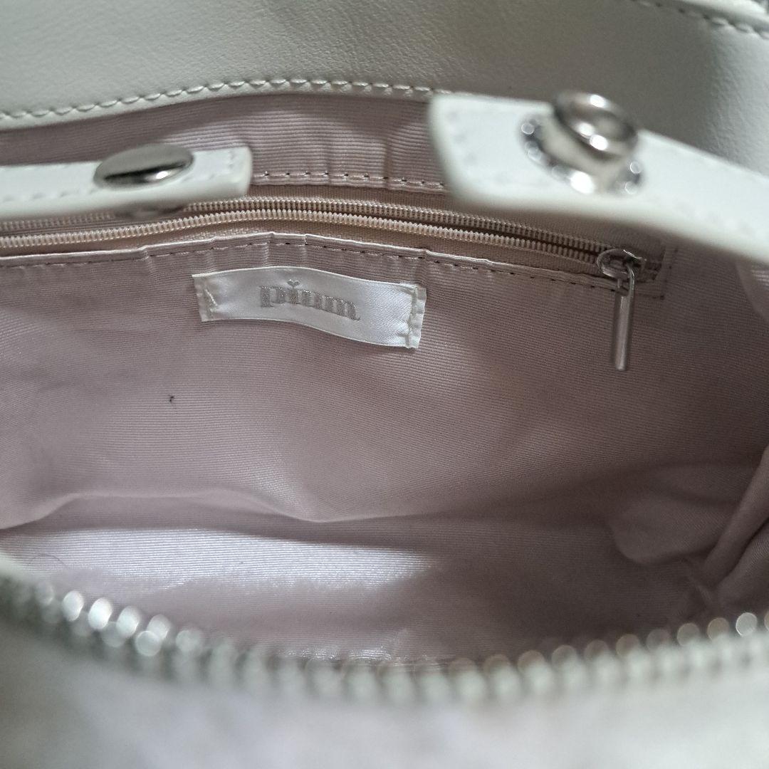 pium ピウム ビジューチェーン付きハートファーバッグ ホワイト 白