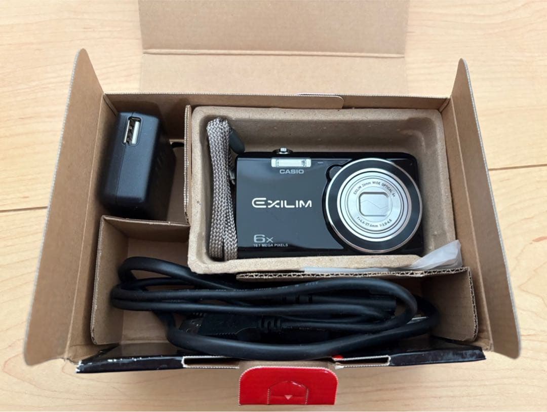 デジタルカメラ CASIO EXILIM EX-ZS20