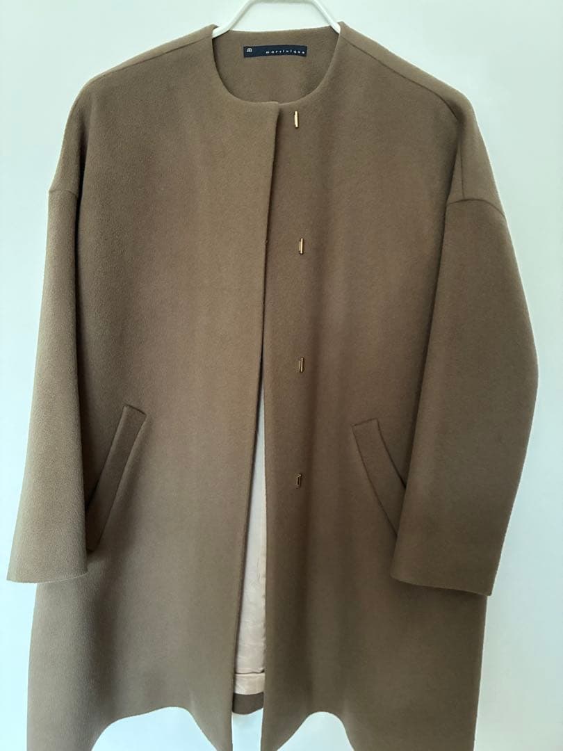2023AWマルティニーク ドロップショルダーノーカラーコート　モカ　ブラウン
