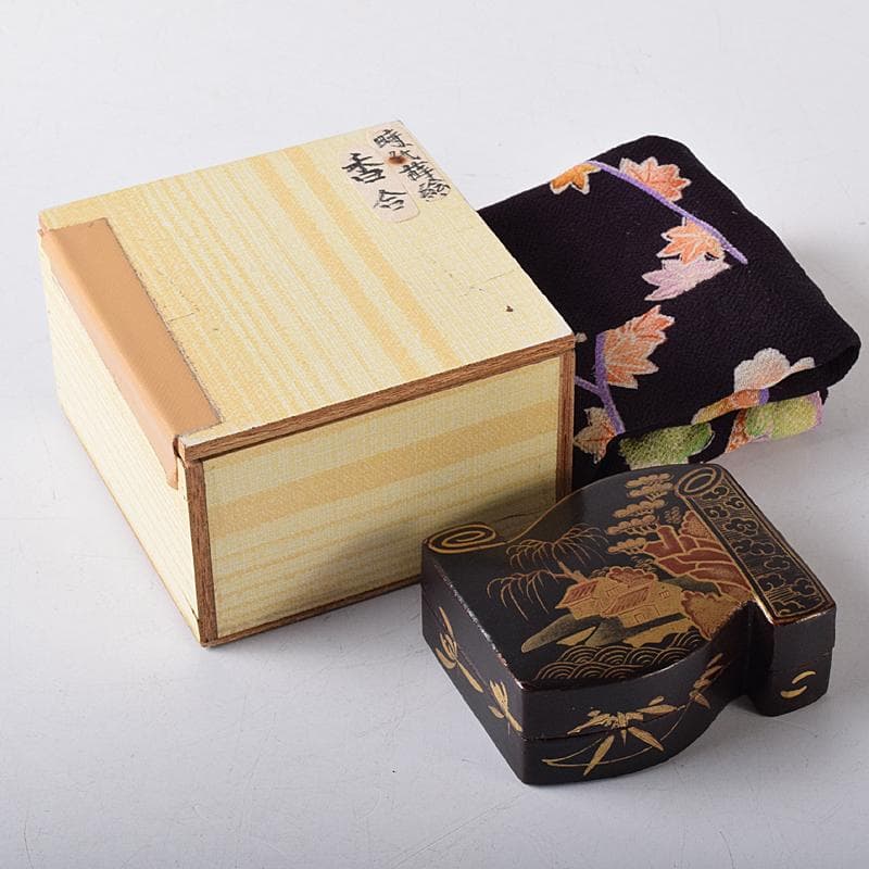 茶道具　唐物　山水蒔絵　巻物形香合　箱付　V　R8424
