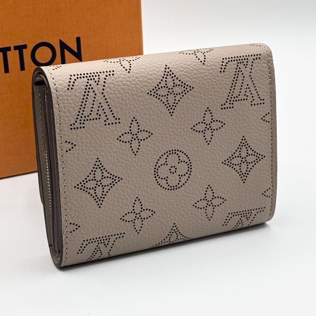 新品同様 ルイヴィトン 折り財布 マヒナ イリス コンパクト ガレ グレージュ