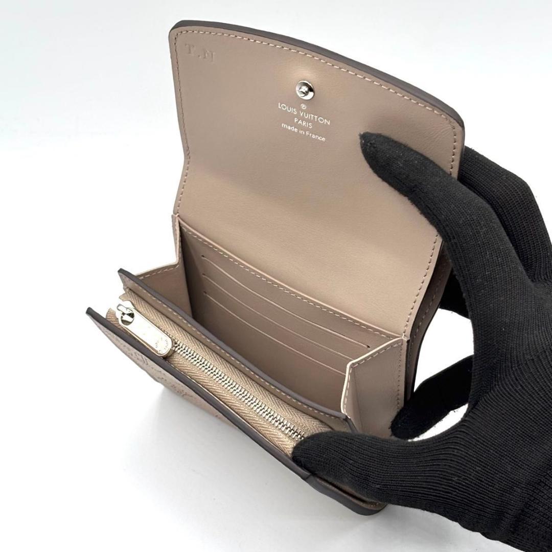 新品同様 ルイヴィトン 折り財布 マヒナ イリス コンパクト ガレ グレージュ