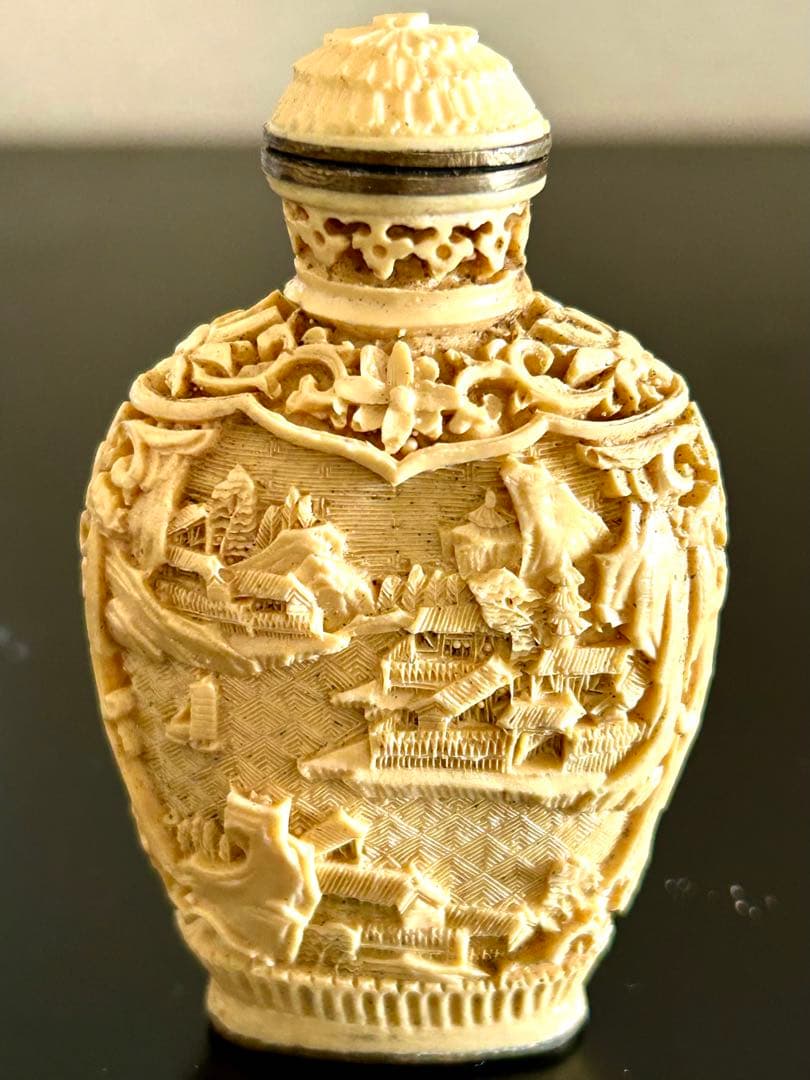【中華民国骨董】ヴィンテージ 中国 彫刻樹脂 スナフボトル マッチングトップ4点
