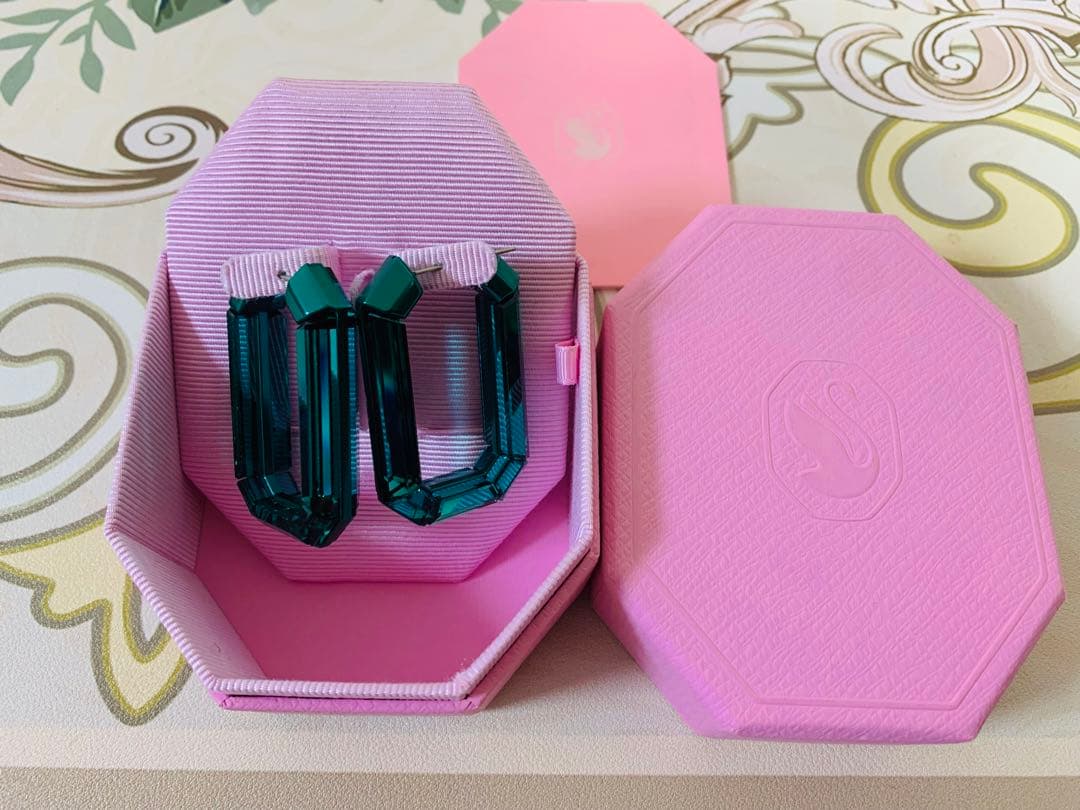 ぼたん　スワロフスキー Lucent ピアス　&ホワイトフープピアス