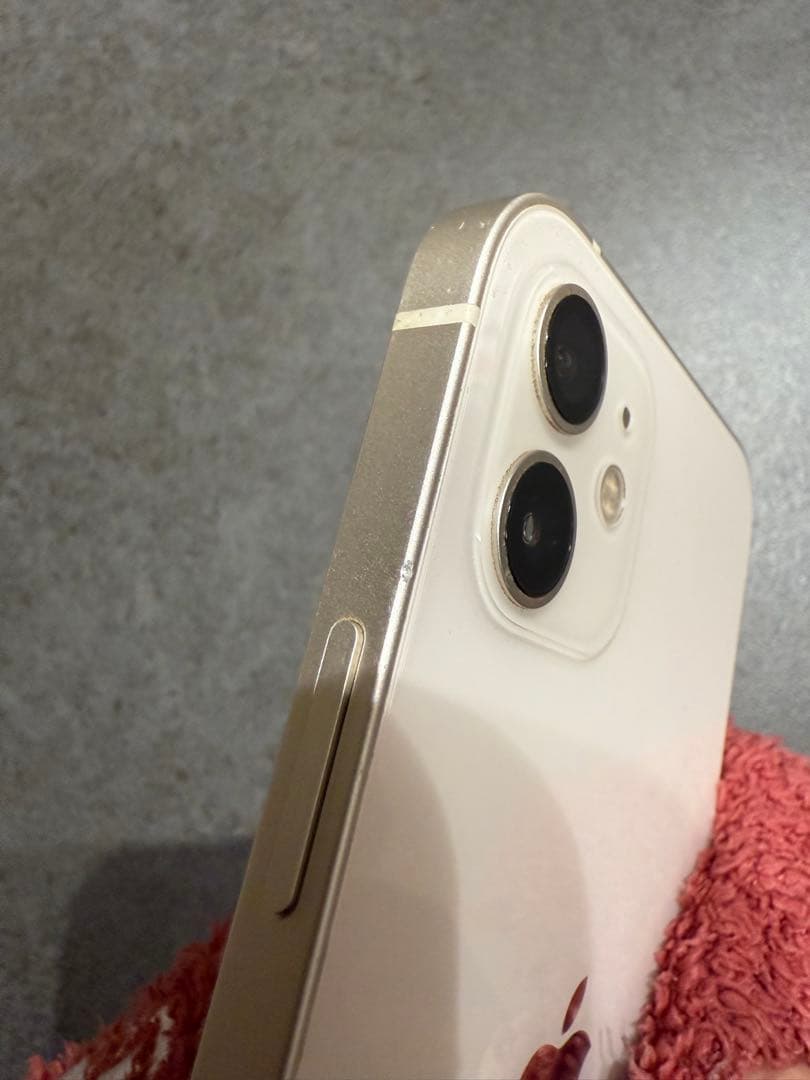 Apple iPhone 12 ホワイト 本体【購入前にコメント必須】ケース付き