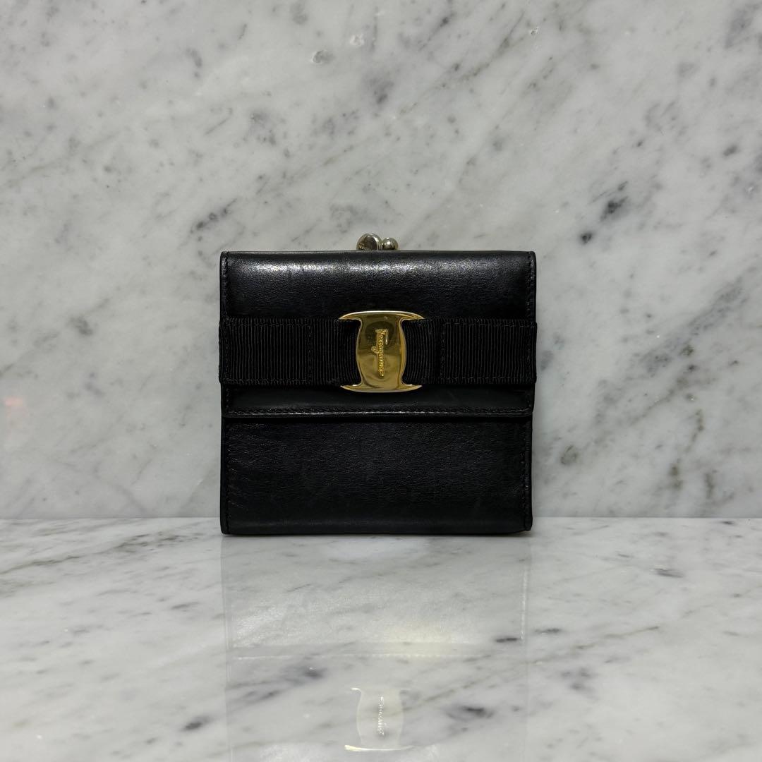 サルヴァトーレフェラガモ 三つ折り財布 ブラック ゴールド ヴァラリボン がま口