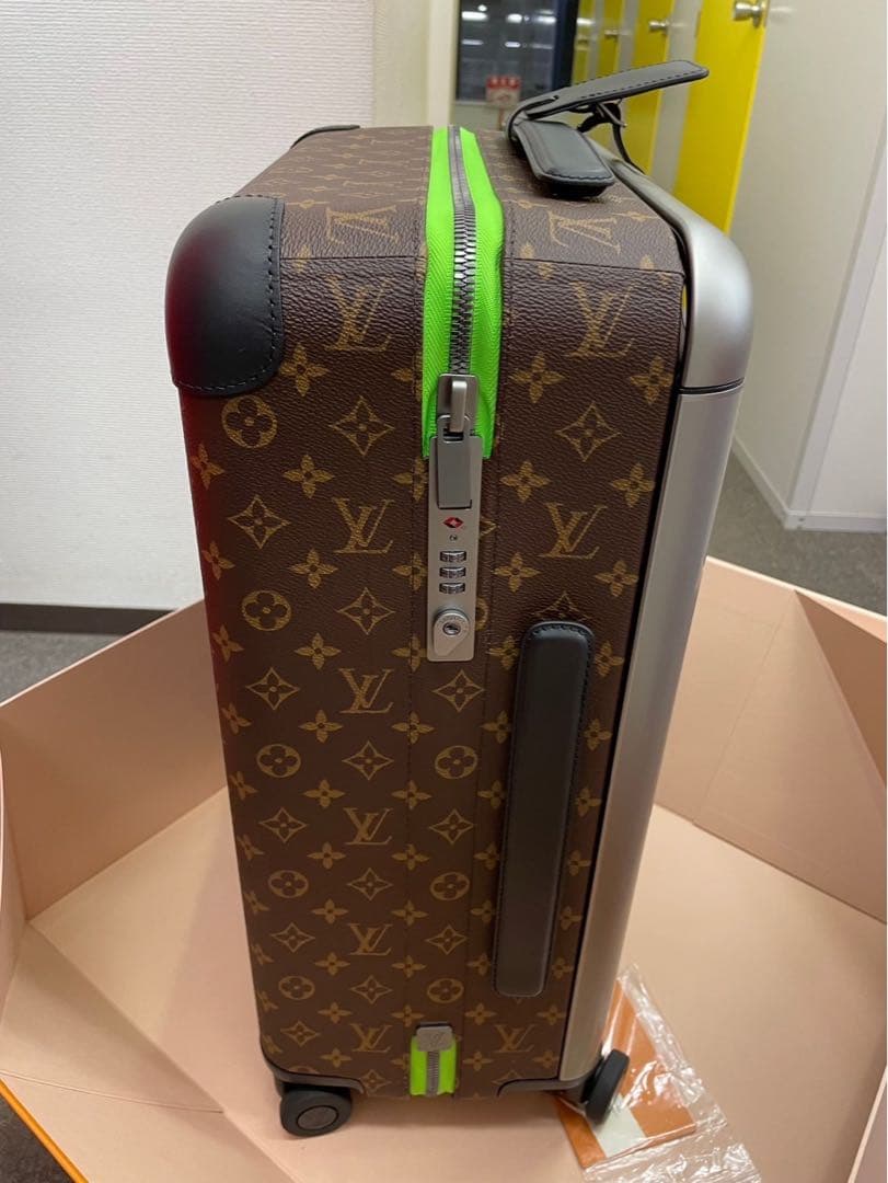 お値下げしました。 ルイヴィトン　ホライゾン55 限定