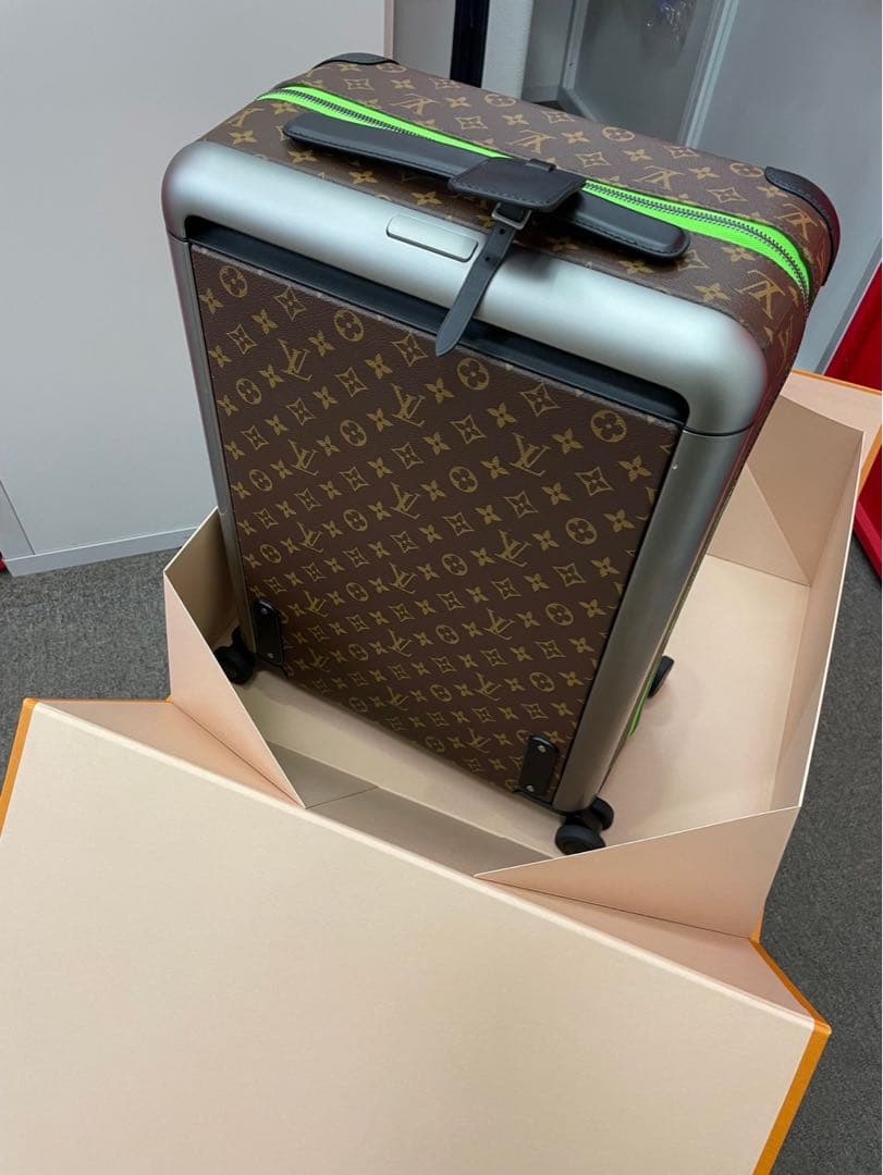 お値下げしました。 ルイヴィトン　ホライゾン55 限定