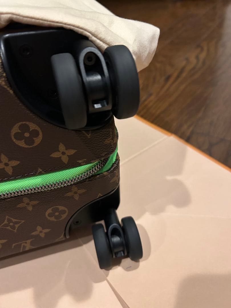 お値下げしました。 ルイヴィトン　ホライゾン55 限定