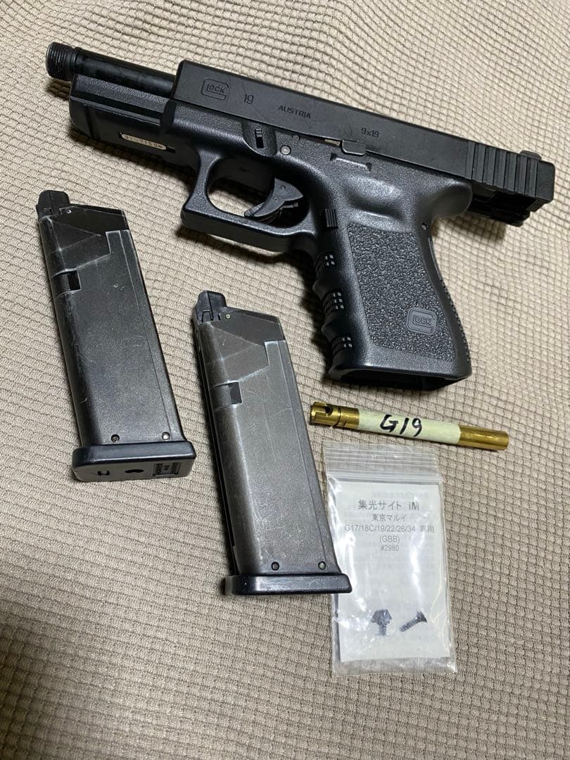 東京マルイGlock 19 ガスハンドガンマガジン2個付き