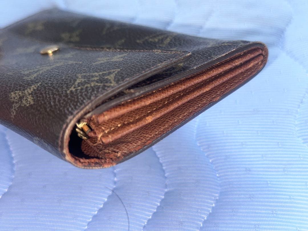 LOUIS VUITTON（ルイヴィトン）モノグラムラインの二つ折り長財布