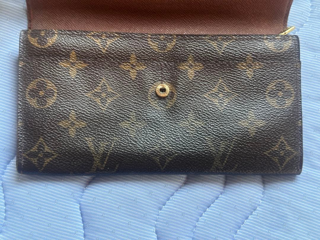 LOUIS VUITTON（ルイヴィトン）モノグラムラインの二つ折り長財布