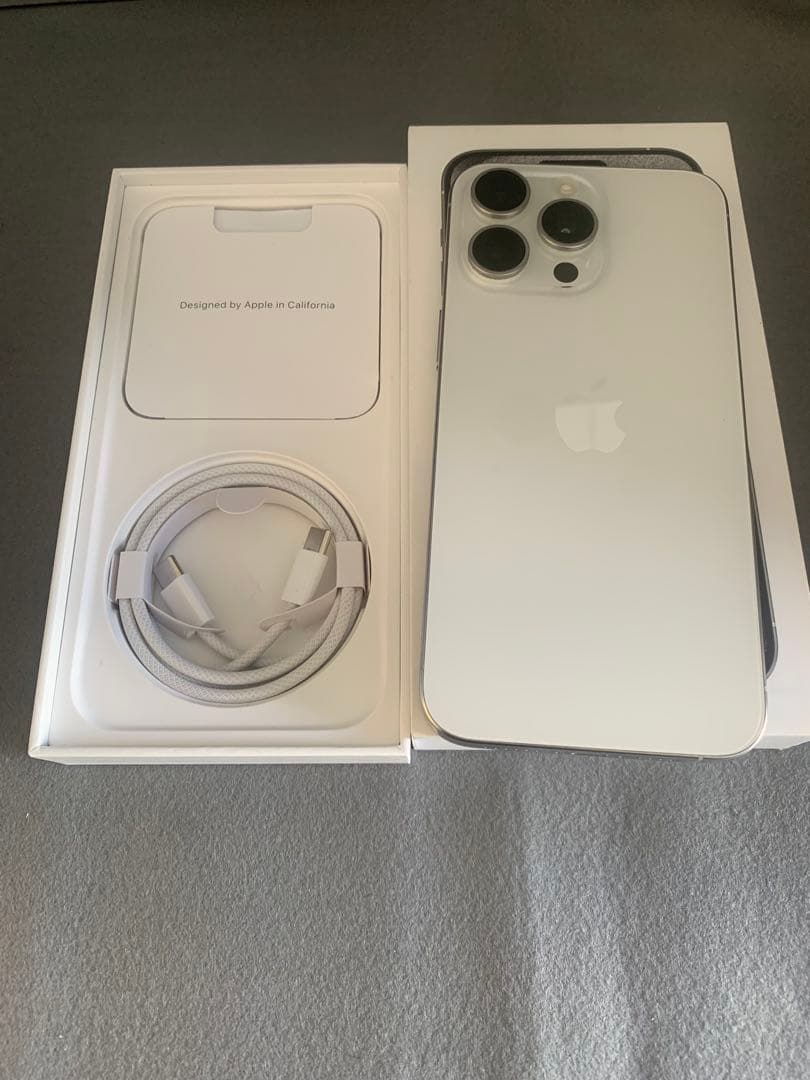 超美品　台湾版　SIMフリー iPhone15 Pro Max 256GB