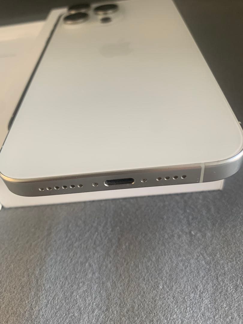 超美品　台湾版　SIMフリー iPhone15 Pro Max 256GB