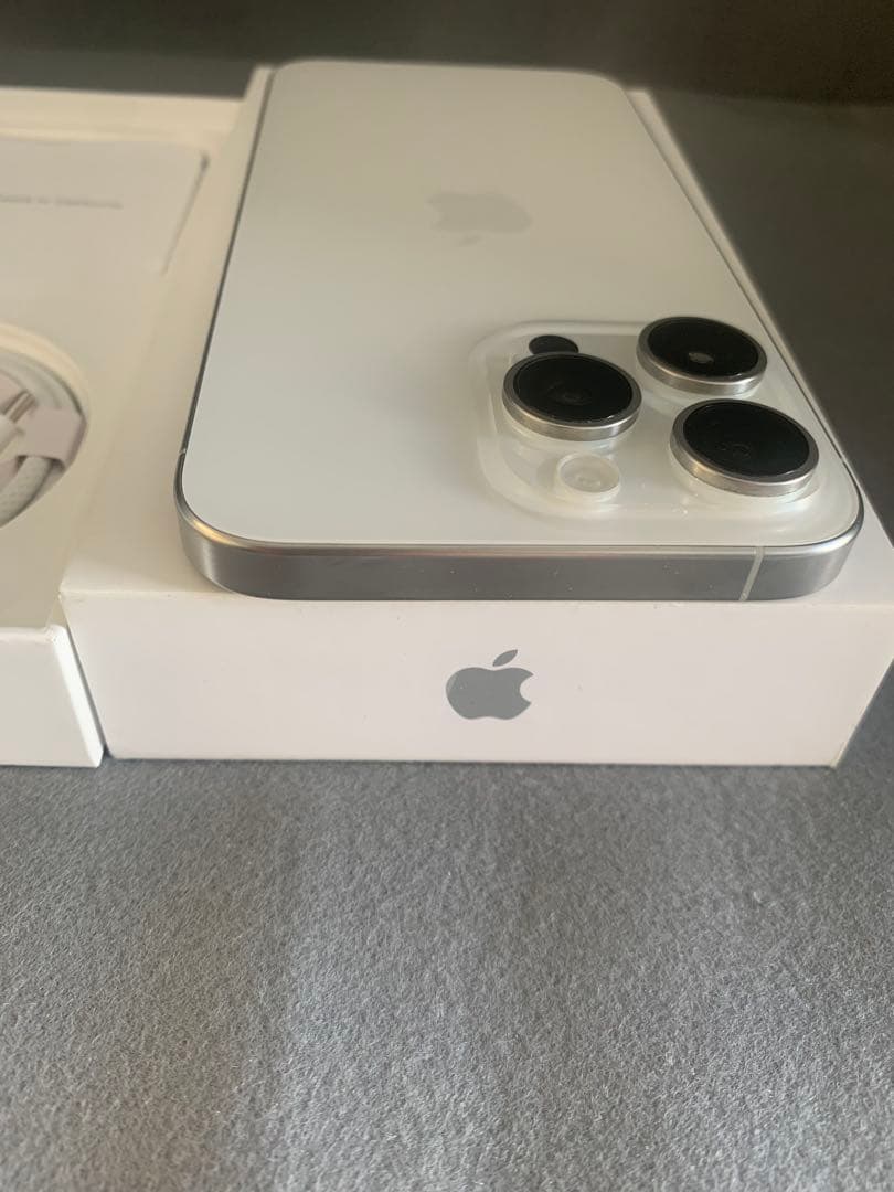 超美品　台湾版　SIMフリー iPhone15 Pro Max 256GB