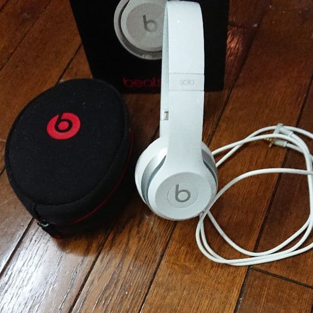 ヘッドホン beatssolo2