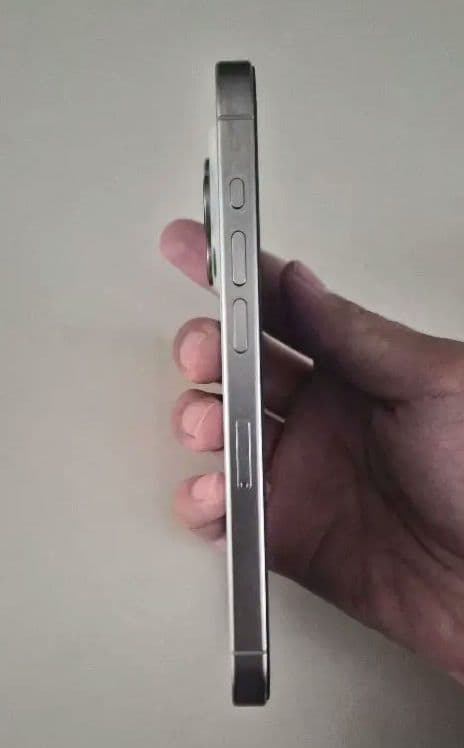 iPhone15 Pro 256GB ホワイトチタニウム SIMフリー