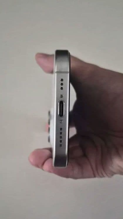 iPhone15 Pro 256GB ホワイトチタニウム SIMフリー