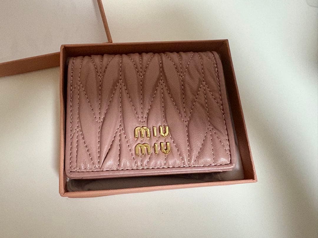 miu miu マテラッセ 財布 ピンク