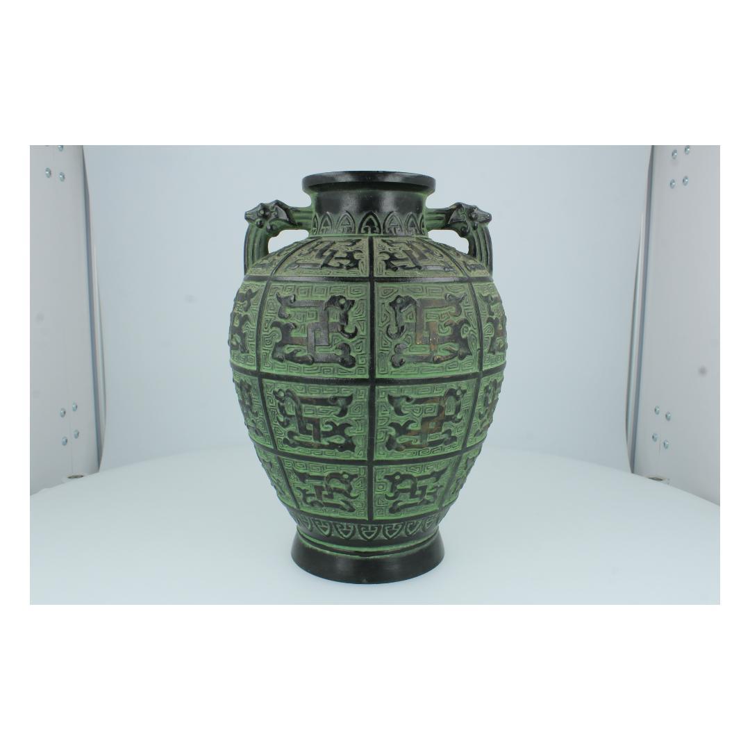 東洋風装飾花瓶 龍頭持ち手 金属工芸風 神獣文様 インテリア骨董調