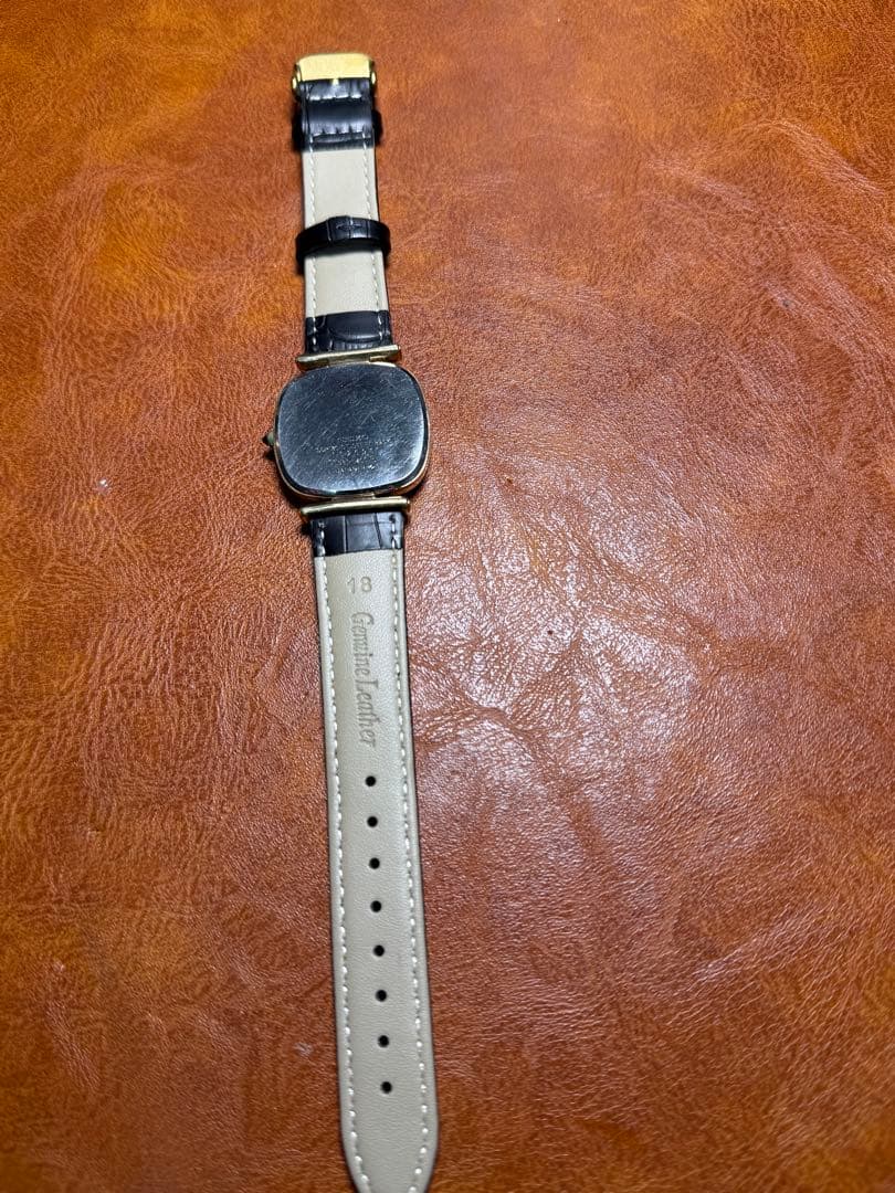 A17 希少 稼動品 SEIKO DOLCE スクエア型　80年代