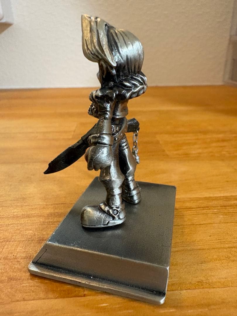 FINAL FANTASY VIIIスコール　クロムフィギュア