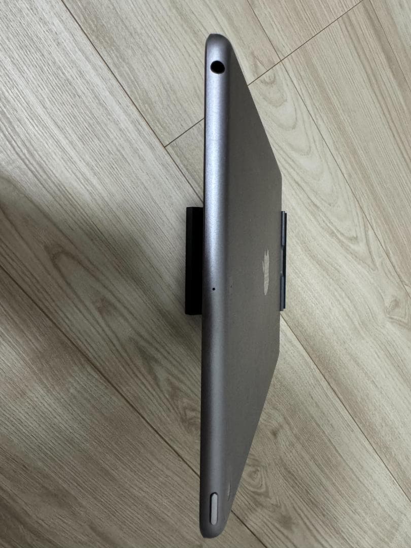 【送料無料・美品】iPad (第6世代) Wi-Fi 128GB シルバー