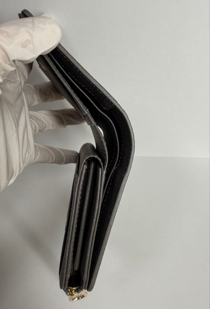 ⭐️最終値下げ⭐️russet ラシット　モノグラムプレート　二つ折り財布 グレー