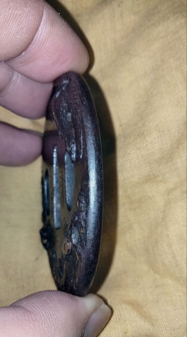 ♦最終価格♦　鉄鍔　鐔　(近江住重位作　猿に鷲図)　桑縁箱付き　東郷重位