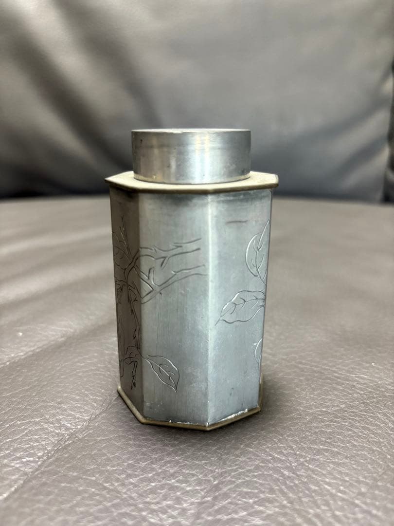 茶入れ物　花鳥図