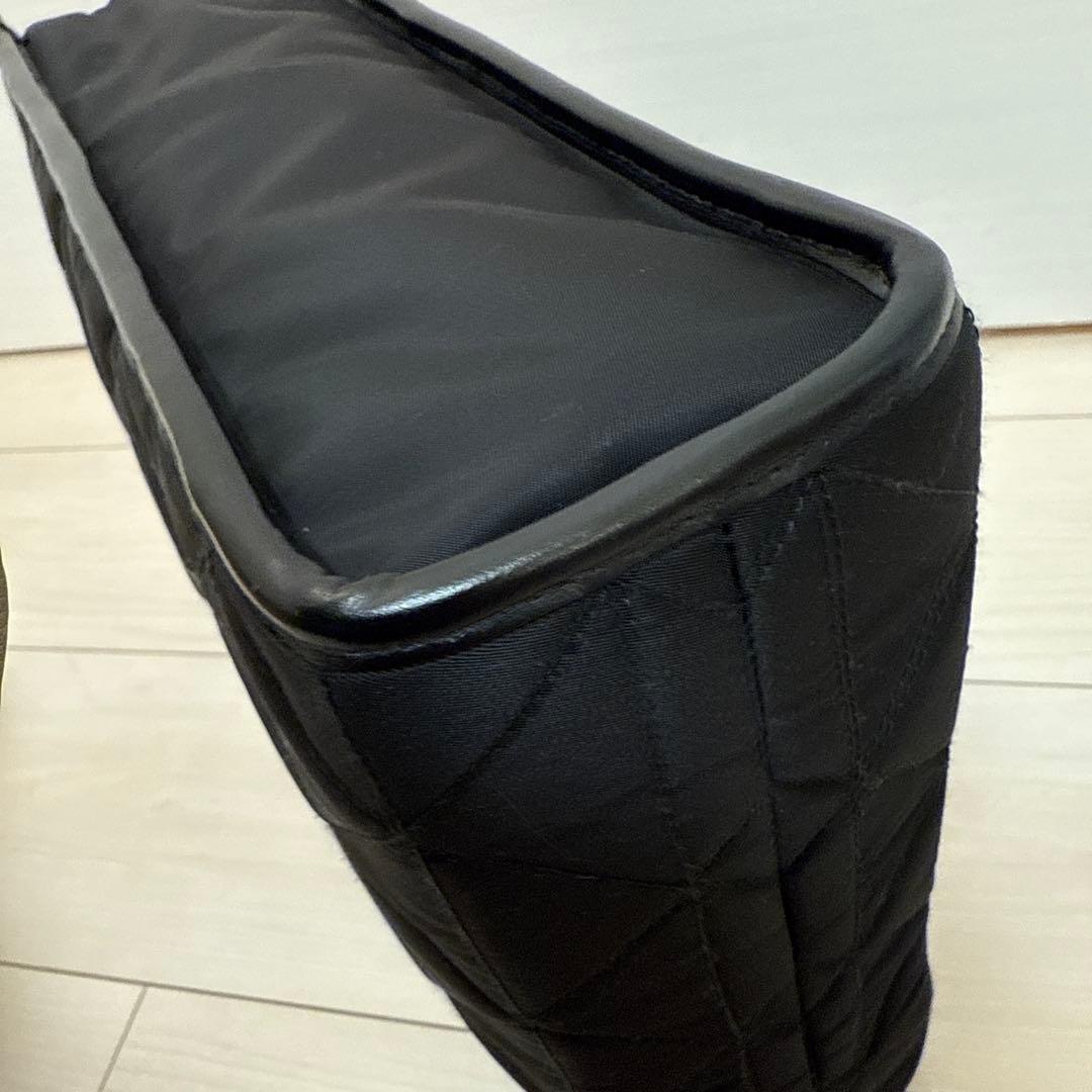 PRADA ブラック キルティング ハンドバッグ