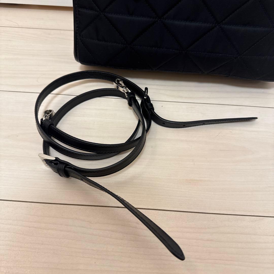 PRADA ブラック キルティング ハンドバッグ