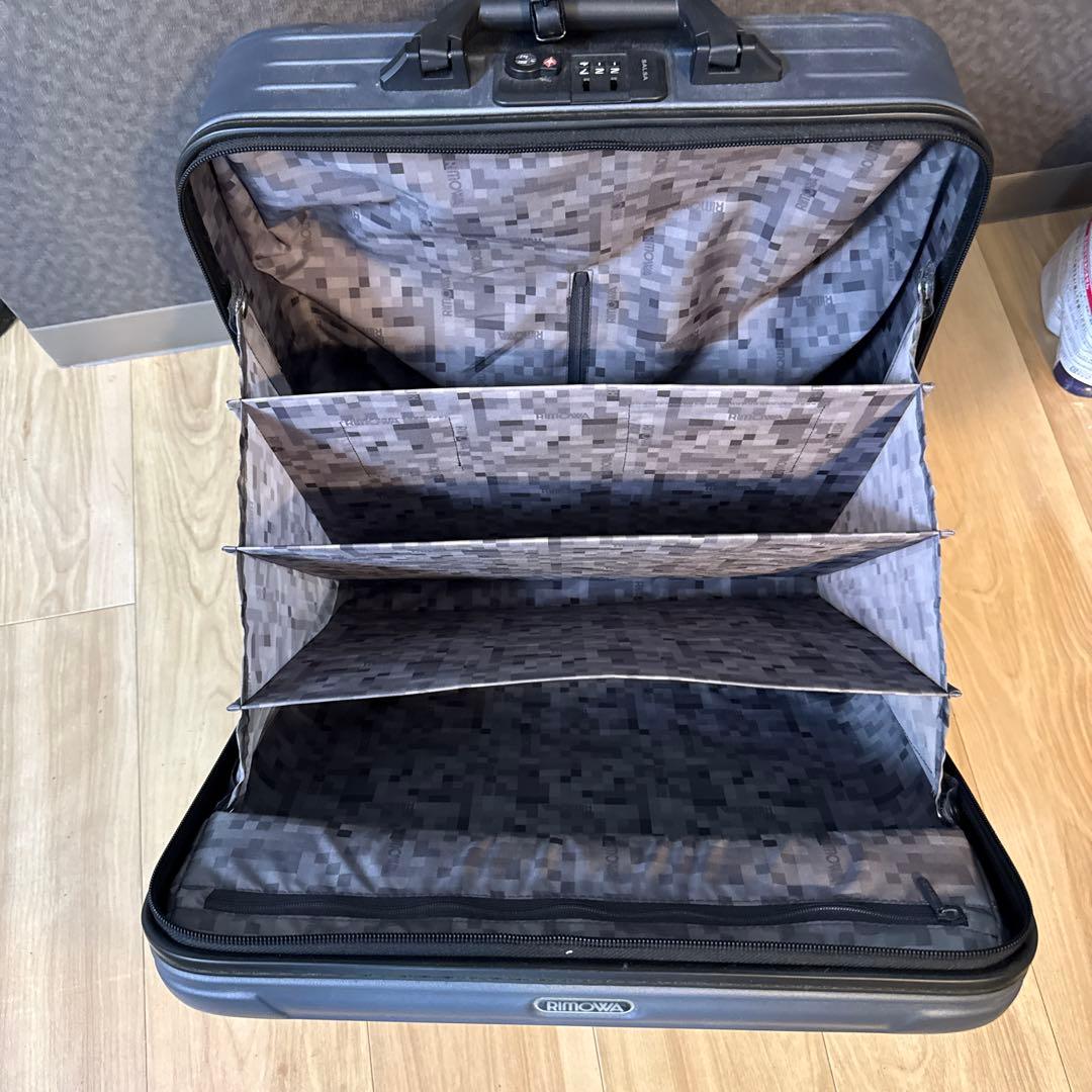 RIMOWA グレー 中型キャリーケース
