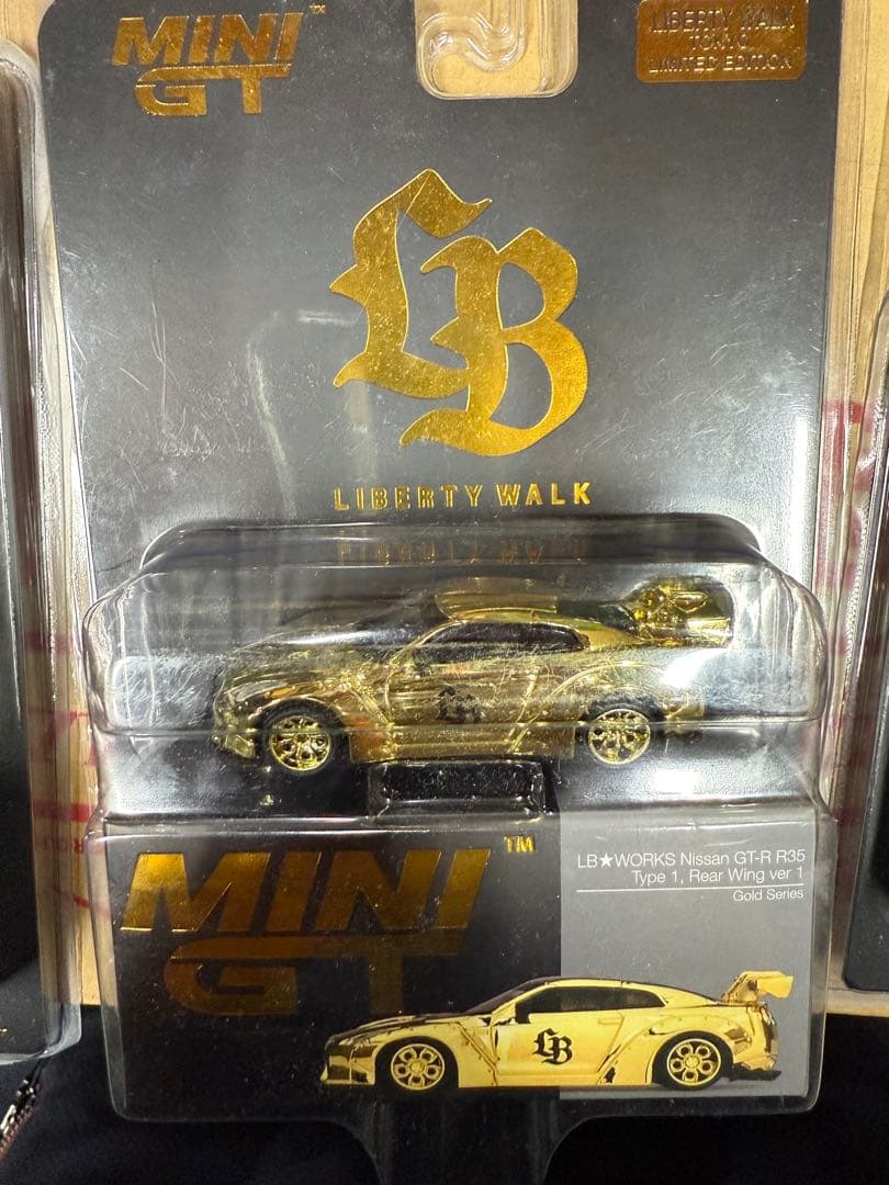 MINI GT LB★WORKS Nissan GT-R R35 ゴールド