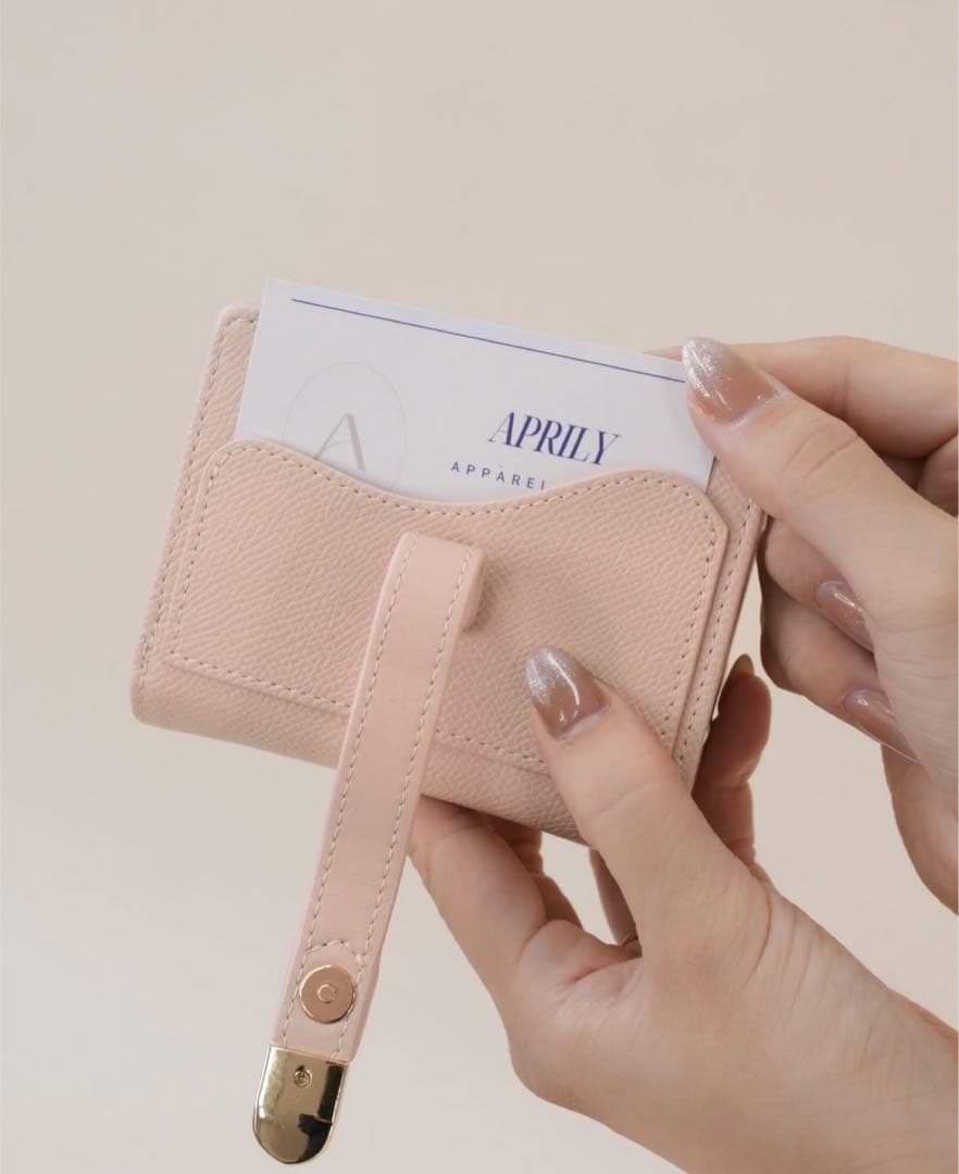 新品未使用　12／13発売　新作APRILY フラップミニウォレット ピンク