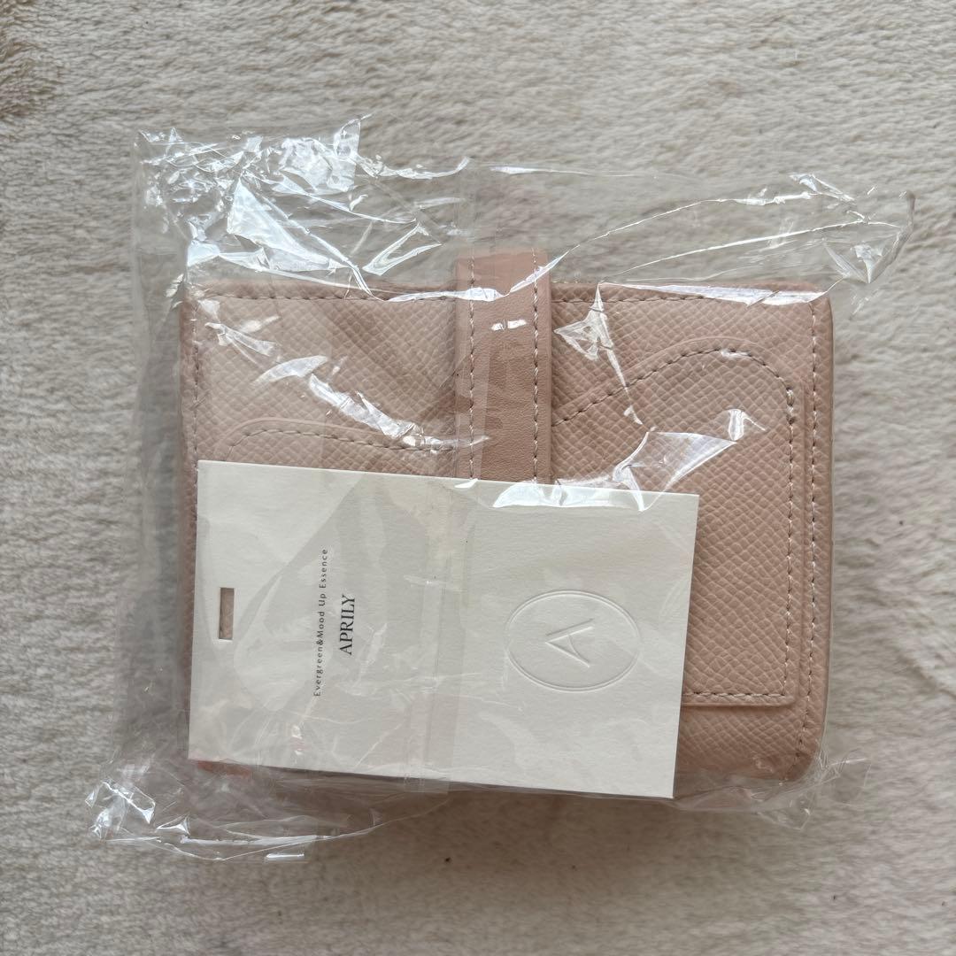 新品未使用　12／13発売　新作APRILY フラップミニウォレット ピンク