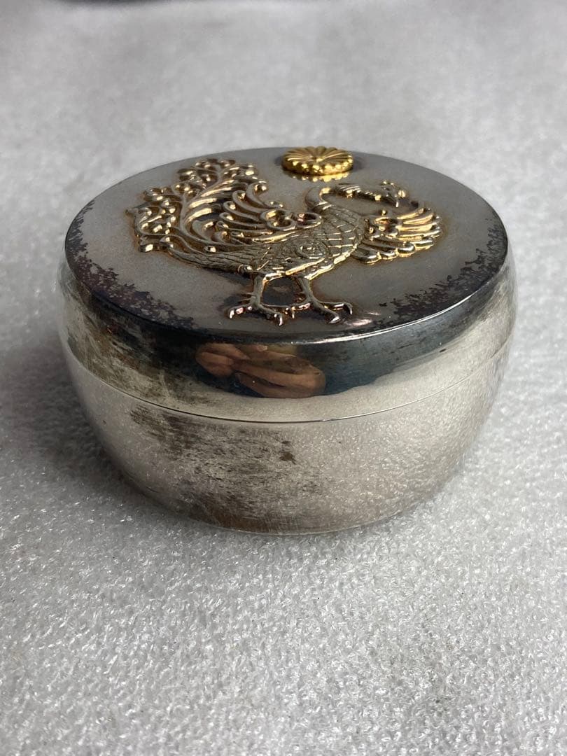 希少時代 天皇家下賜品 銀製 棗形 金象嵌 菊花紋章 鳳凰盛上文 ボンボニエール