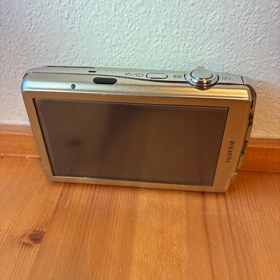 FUJIFILM ファインピクス Z800EXR デジカメ