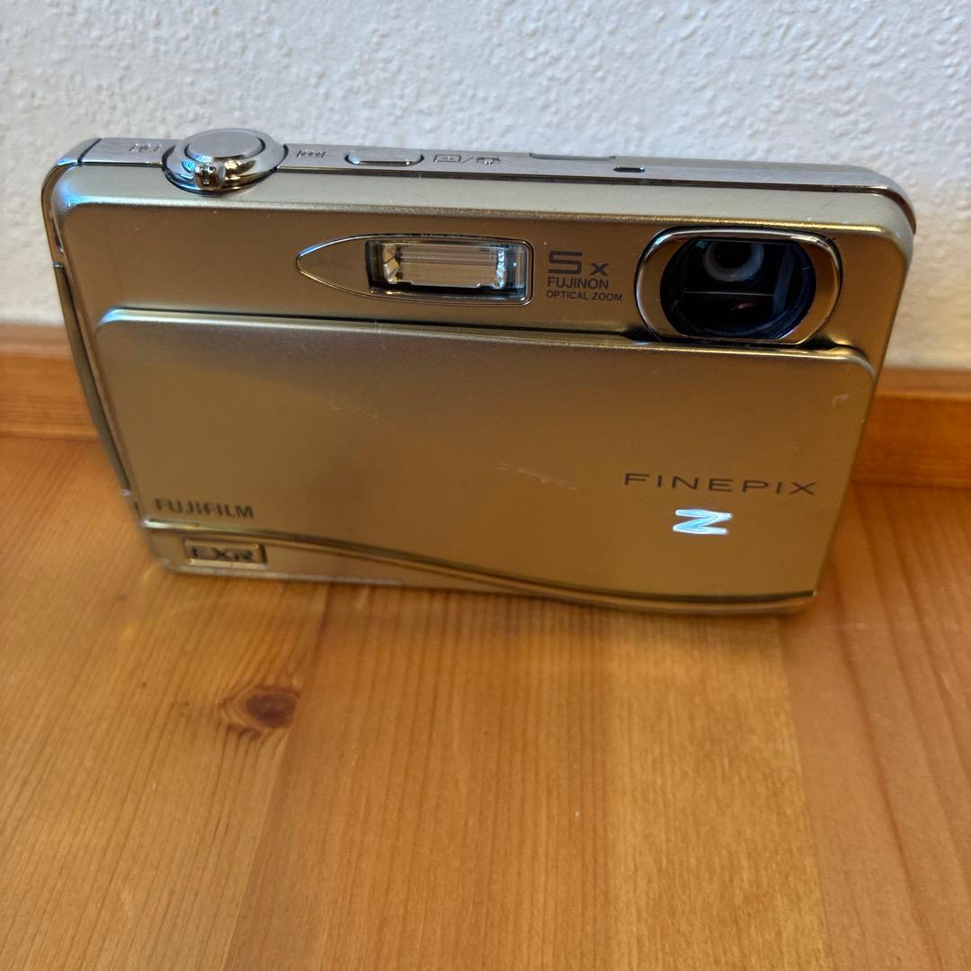 FUJIFILM ファインピクス Z800EXR デジカメ