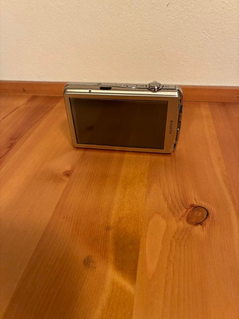 FUJIFILM ファインピクス Z800EXR デジカメ